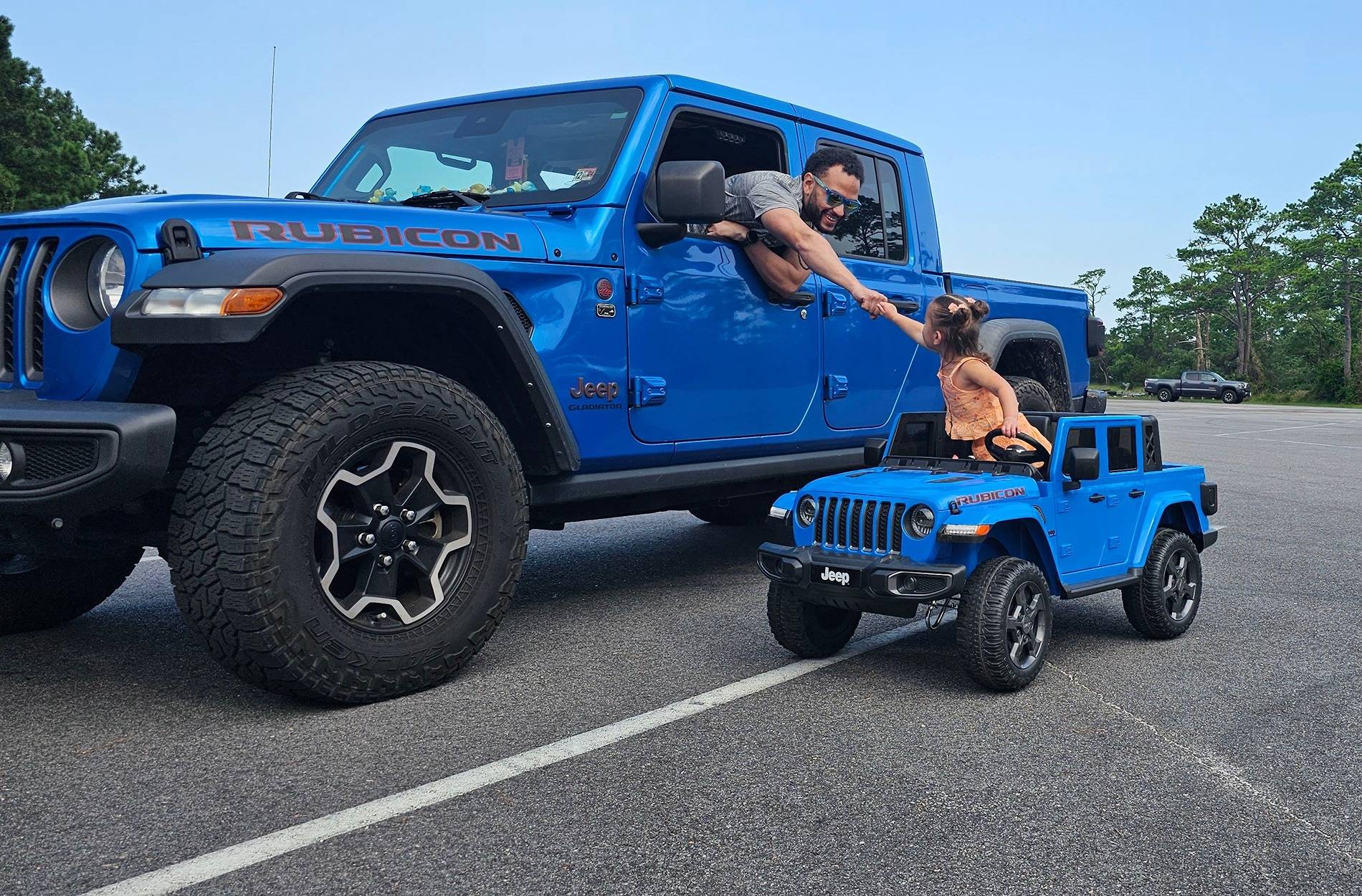 Jeep Gladiator Daddy / Daughter Gladiators will definitely brighten your day. 20240727_091128(0)~2
