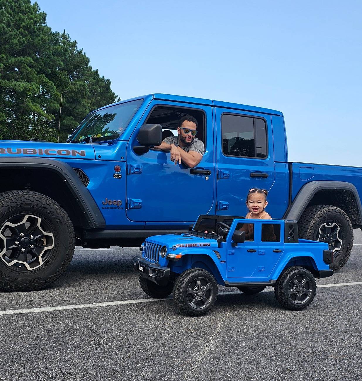 Jeep Gladiator Daddy / Daughter Gladiators will definitely brighten your day. 20240727_091057~2