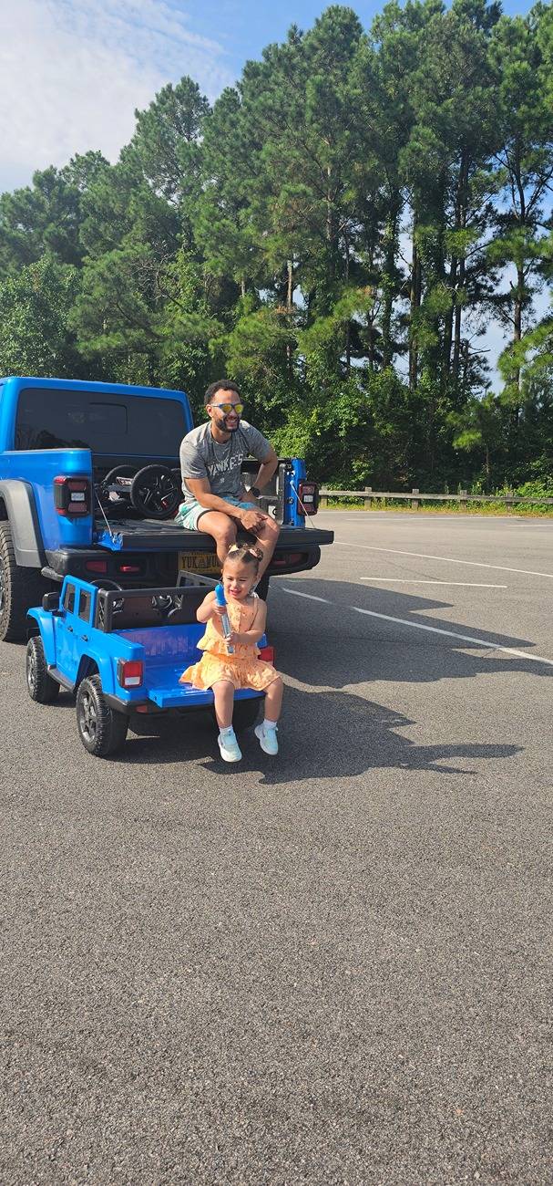 Jeep Gladiator Daddy / Daughter Gladiators will definitely brighten your day. 20240727_091454(0)