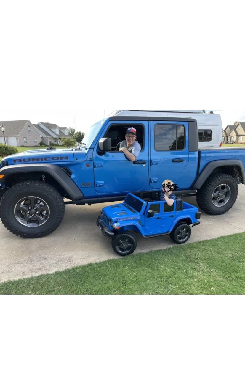 Jeep Gladiator Daddy / Daughter Gladiators will definitely brighten your day. IMG_6517
