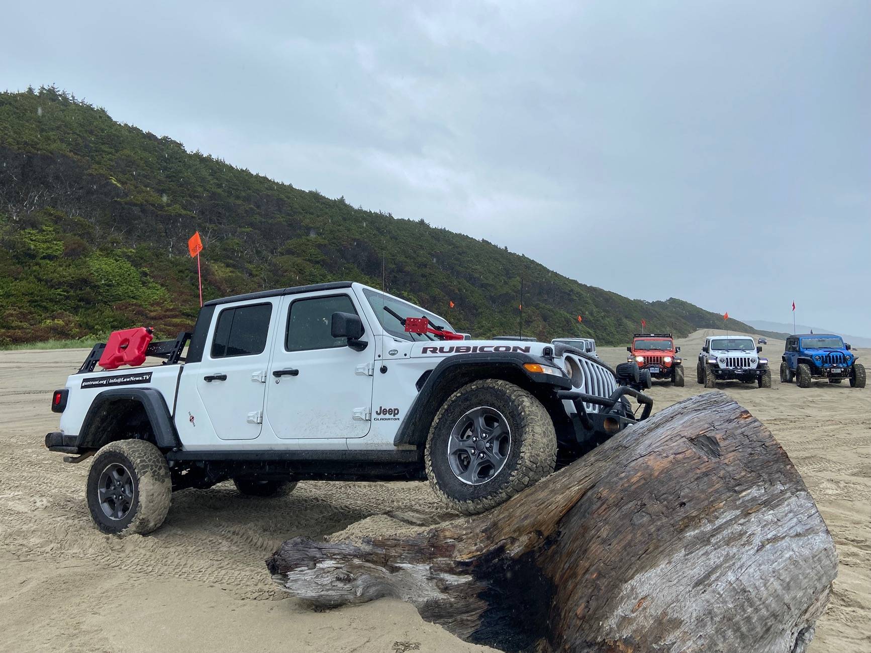Jeep Gladiator We're in a Beachy Mood!!! Show us your Rig on Sand! IMG_4813