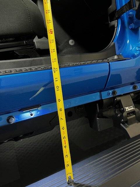 Jeep Gladiator Installed Rough Country powered running boards. IMG_6031