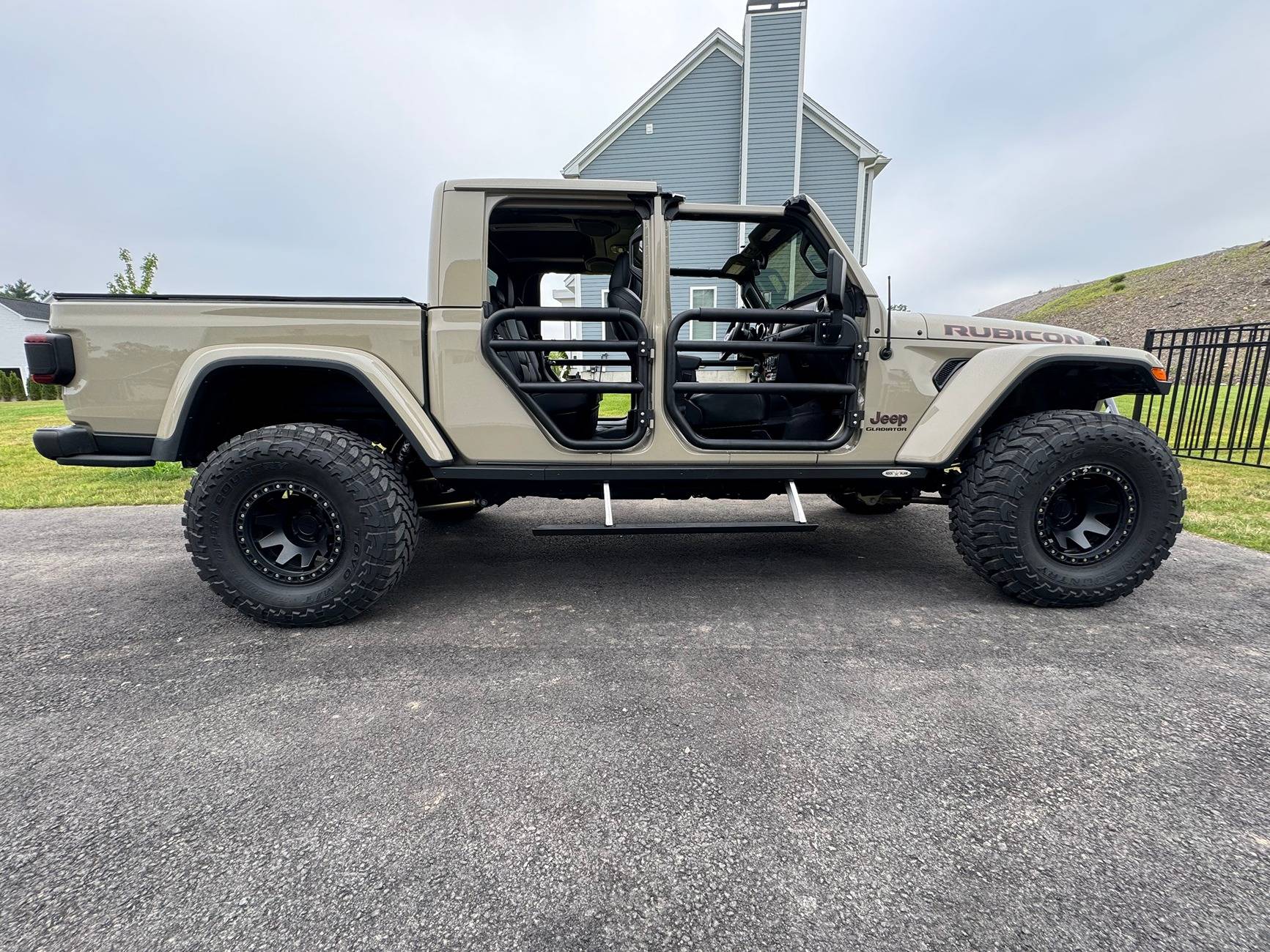 Jeep Gladiator Show me your black rims on your black gladiator! IMG_0099
