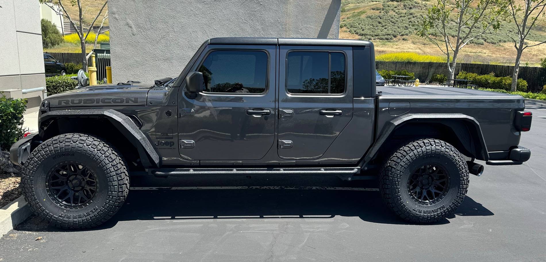 Jeep Gladiator Show me your black rims on your black gladiator! IMG_0232
