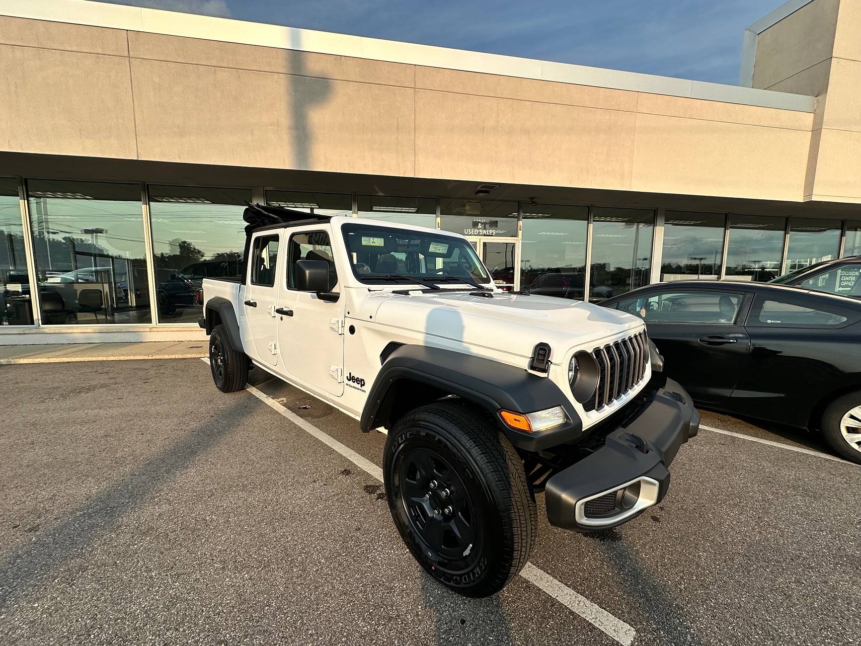 Jeep Gladiator Picked up my wife a Gladiator Again tonight IMG_1680