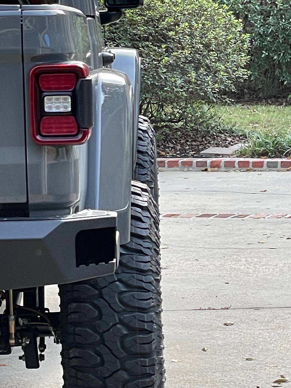 Jeep Gladiator Tire poke based on offset for Clayton lift IMG_6617