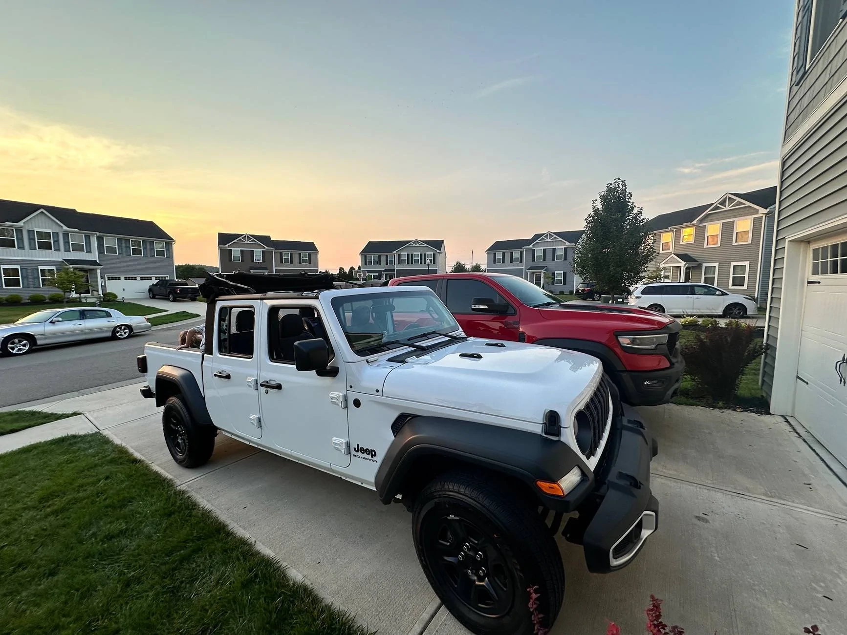 Jeep Gladiator Picked up my wife a Gladiator Again tonight img_1685-jpeg