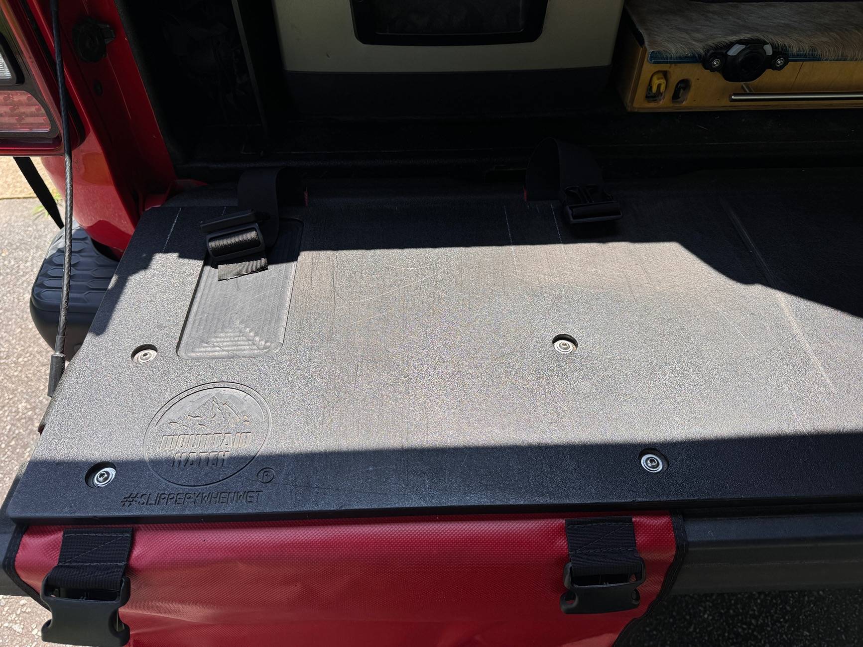 Jeep Gladiator Anybody use a "trash a roo" type bag? IMG_4408
