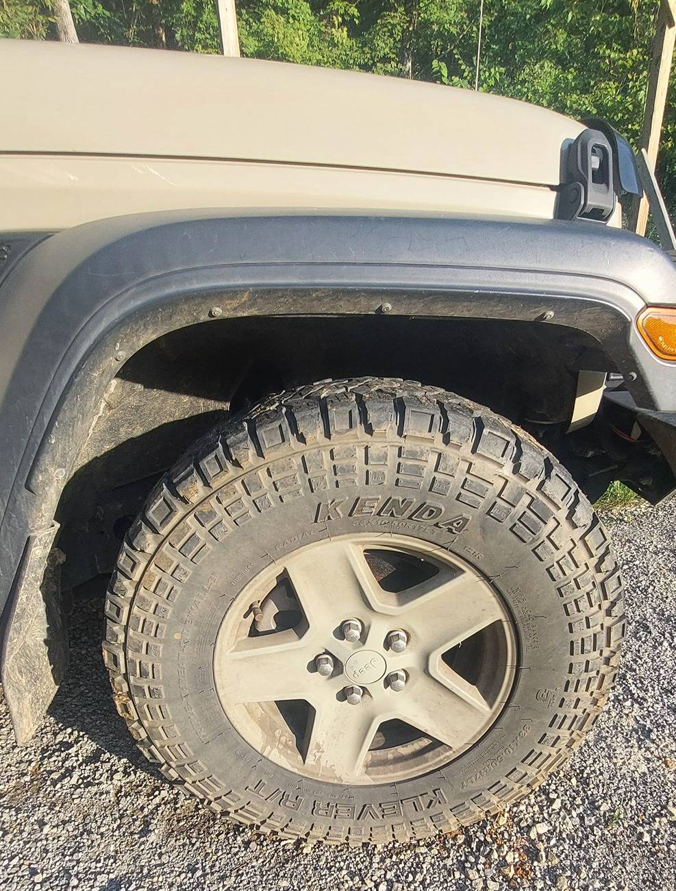 Jeep Gladiator Black is played out, let's see some colored rims 20240731_183205