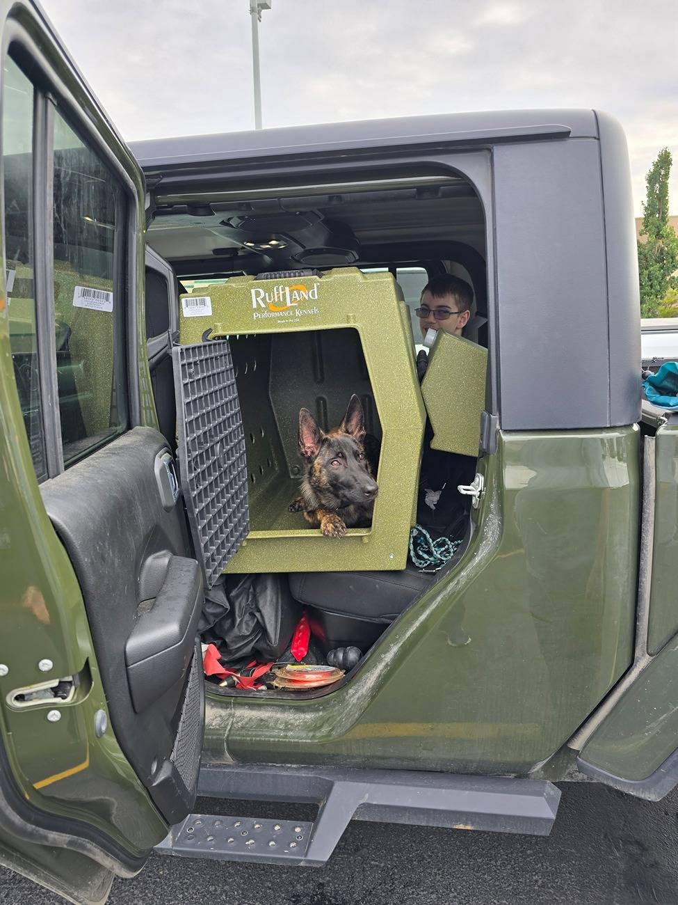 Jeep Gladiator Ruffland Kennel For Your Dog 20240803_114535
