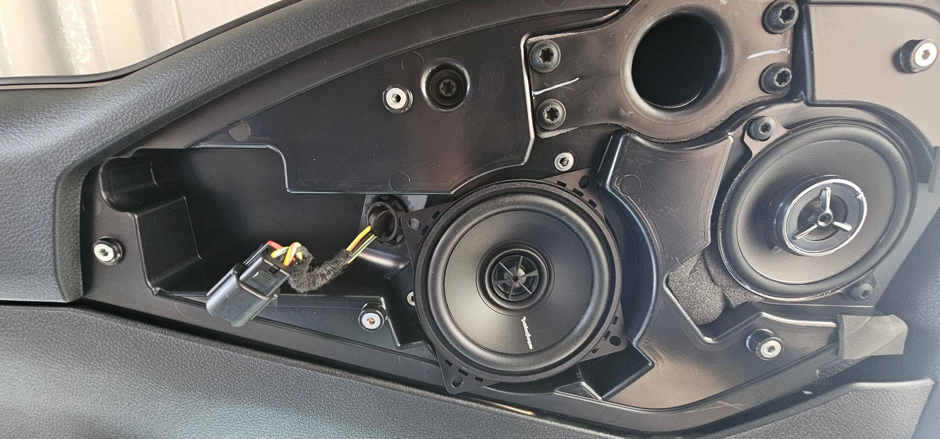 Jeep Gladiator New 2024 Stock Stereo is Poor 20240803_174259
