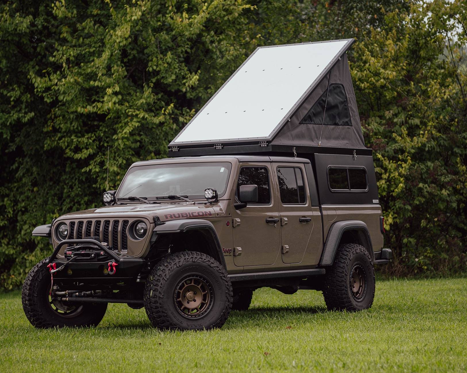 Jeep Gladiator Topo Toppers Pop-up Camper Shell Installed P1011342-2