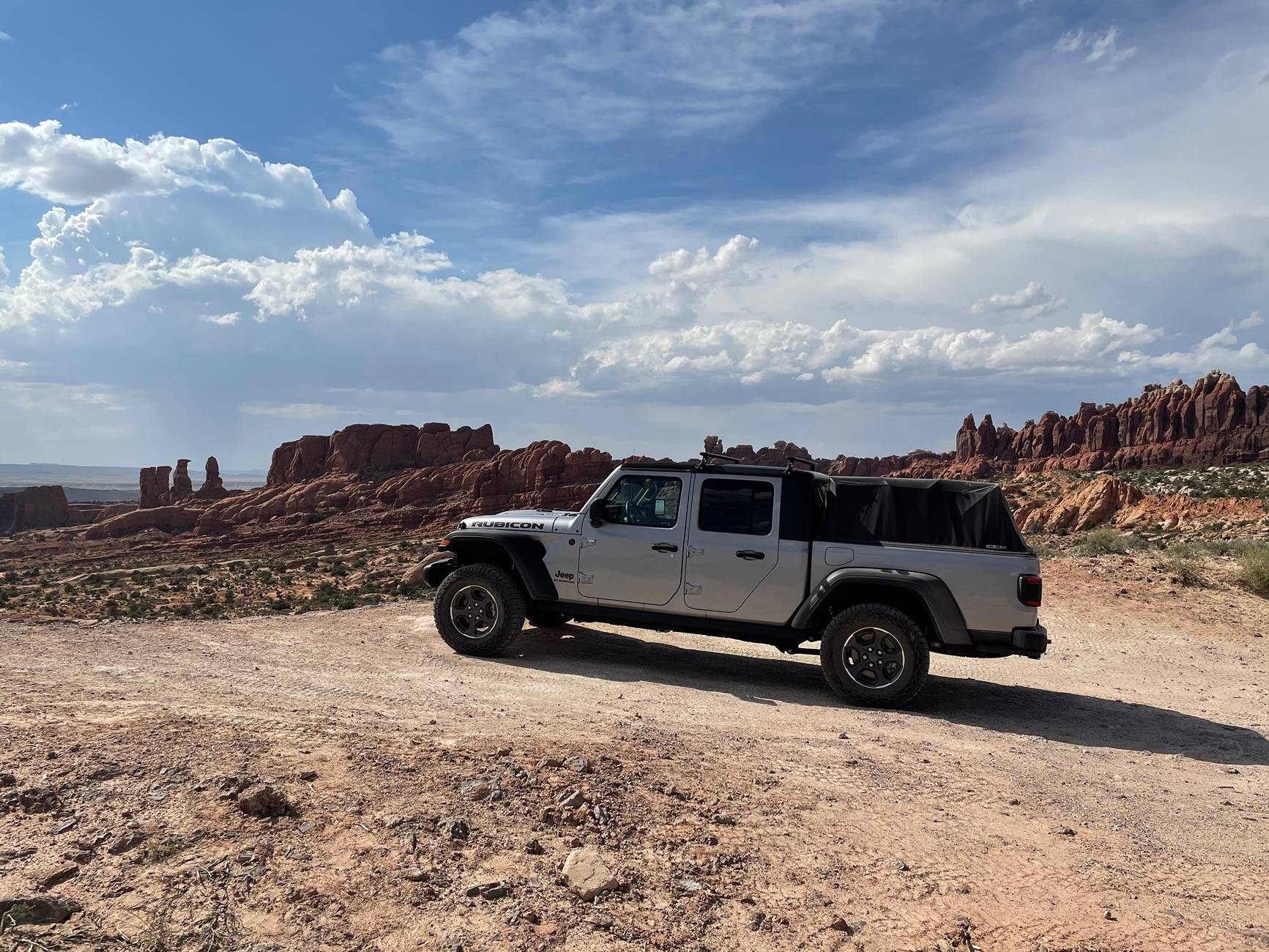 Jeep Gladiator Bestop Supertop for Truck IMG_1537