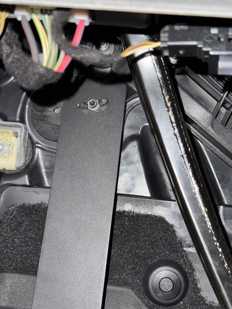 Jeep Gladiator Dead Pedal factory bolt stuck IMG_3504