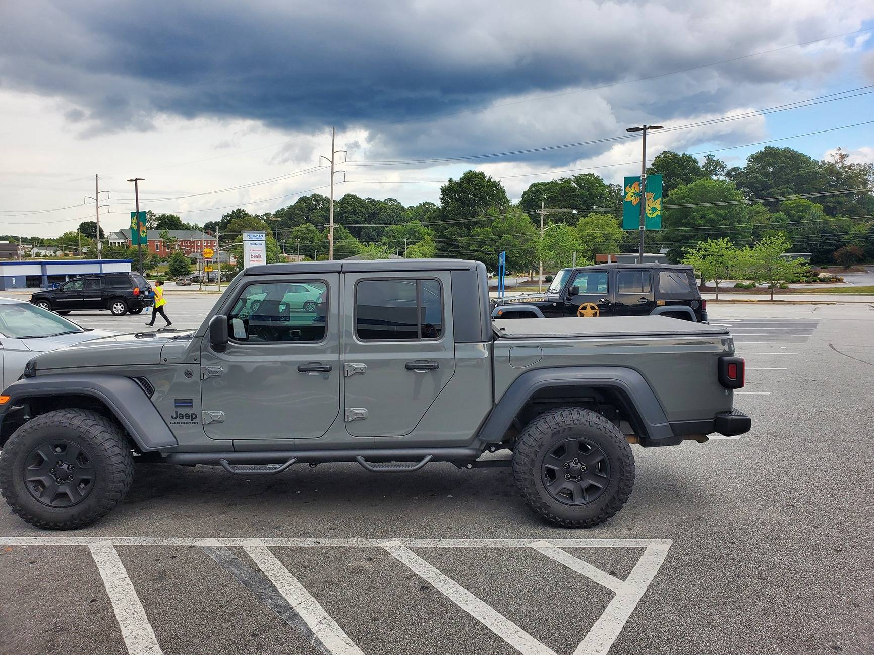 Jeep Gladiator Jeeps Parking Next To Jeeps 20240721_175046