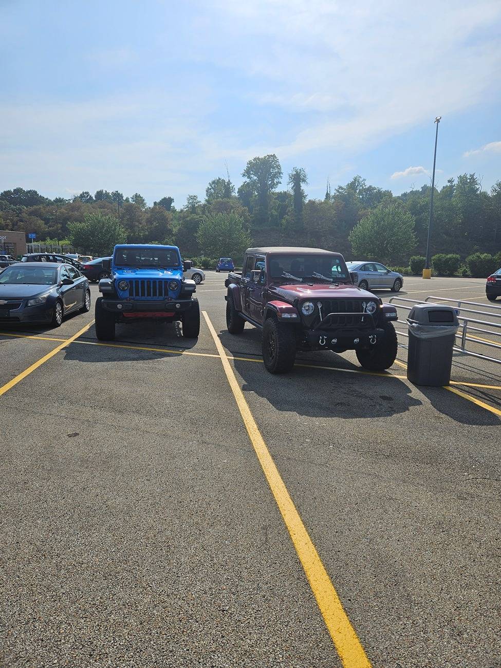 Jeep Gladiator Jeeps Parking Next To Jeeps 20240723_172045