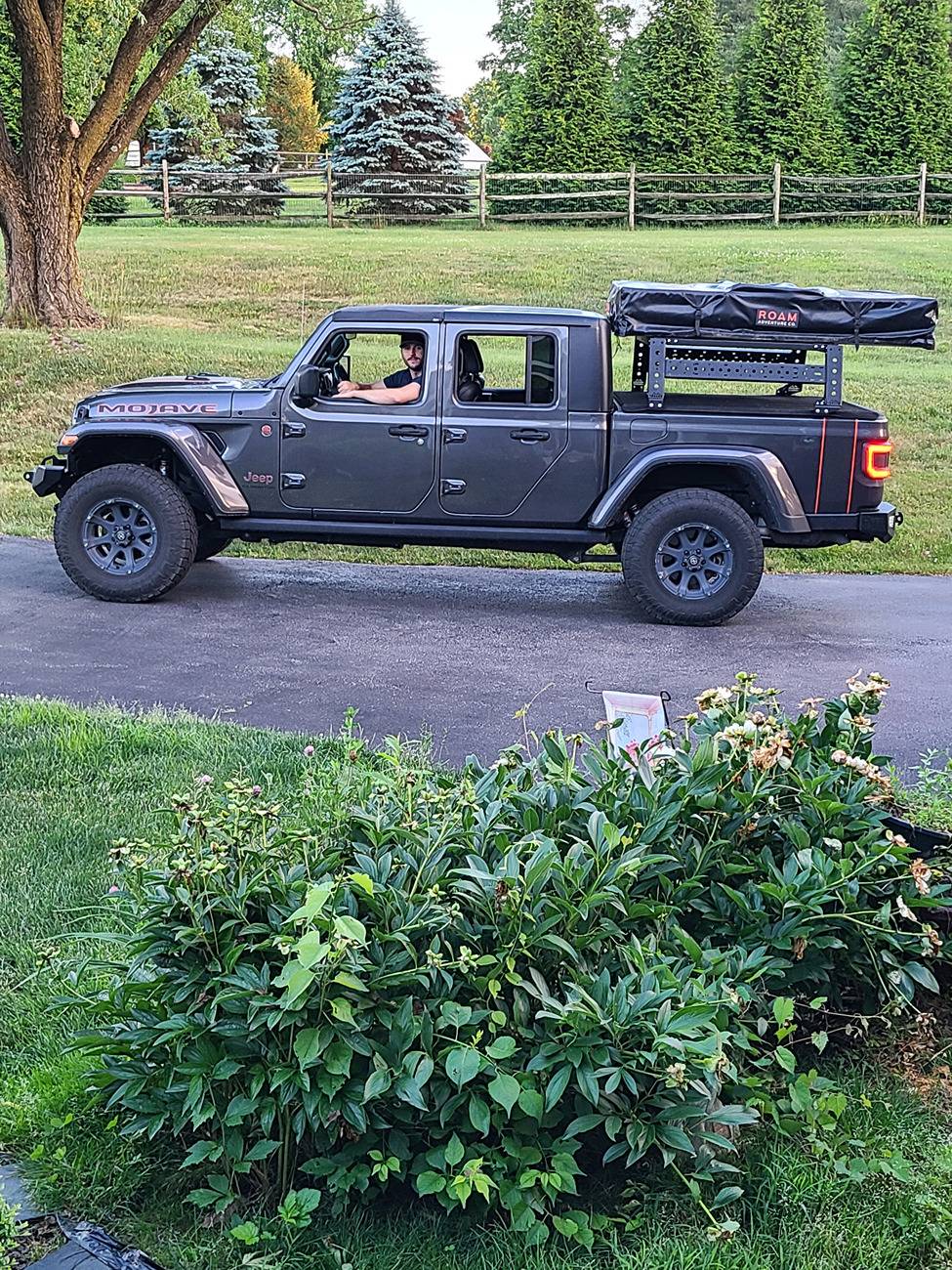 Jeep Gladiator I’m looking for recommendations for a bed rack and rooftop tent RTT. 1st Camping 2024