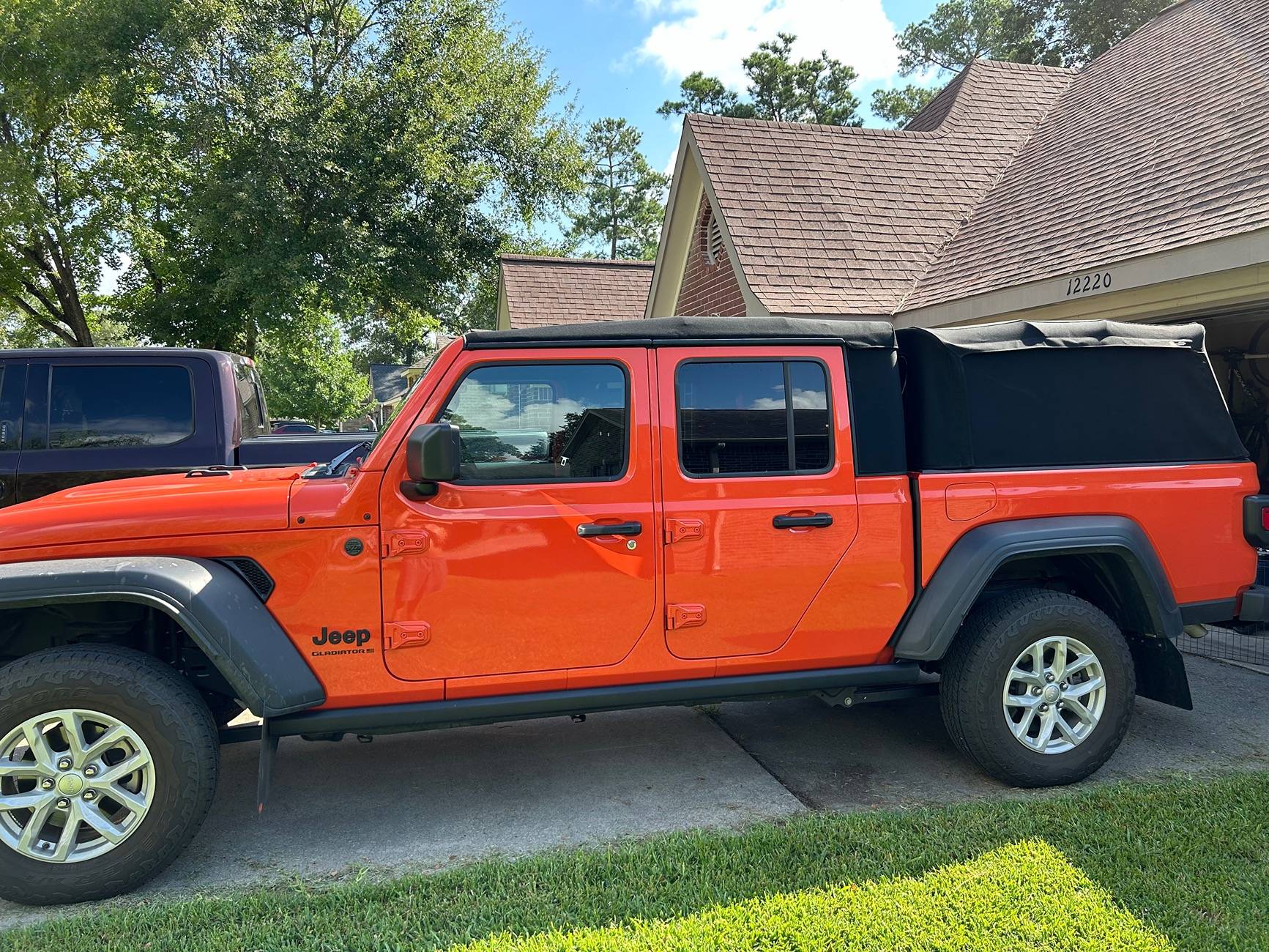 Jeep Gladiator Bestop Supertop for Truck IMG_0182