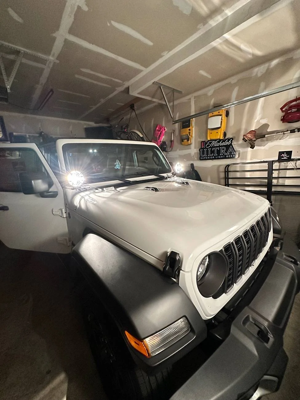 Jeep Gladiator Picked up my wife a Gladiator Again tonight IMG_1942