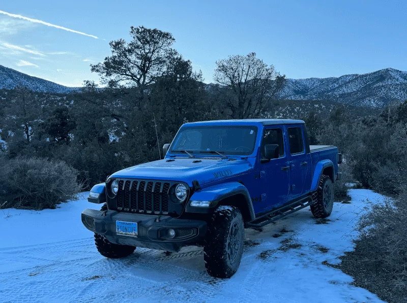 Jeep Gladiator HYDRO BLUE PEARL Gladiator JT Club Jeep Snow smaller