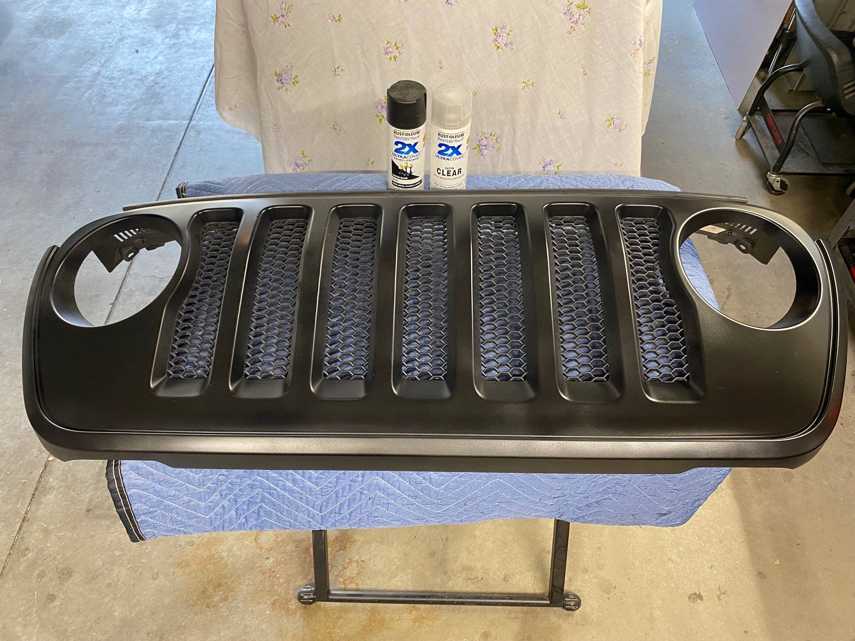 Jeep Gladiator Confused about satin black grill… IMG_1297