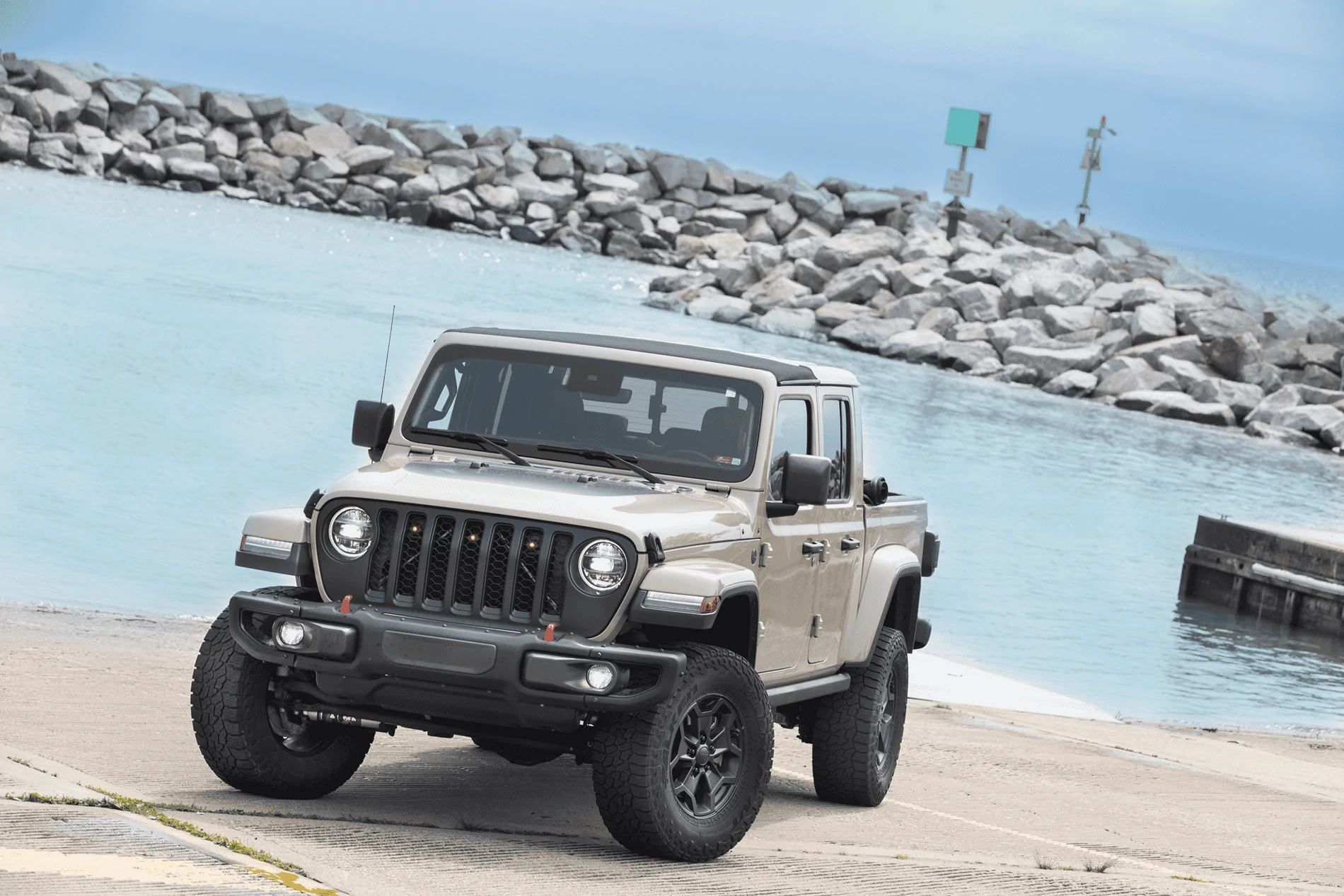 Jeep Gladiator 2020 Jeep Gladiator Overland in Gobi $38K tempImageZb8QgM