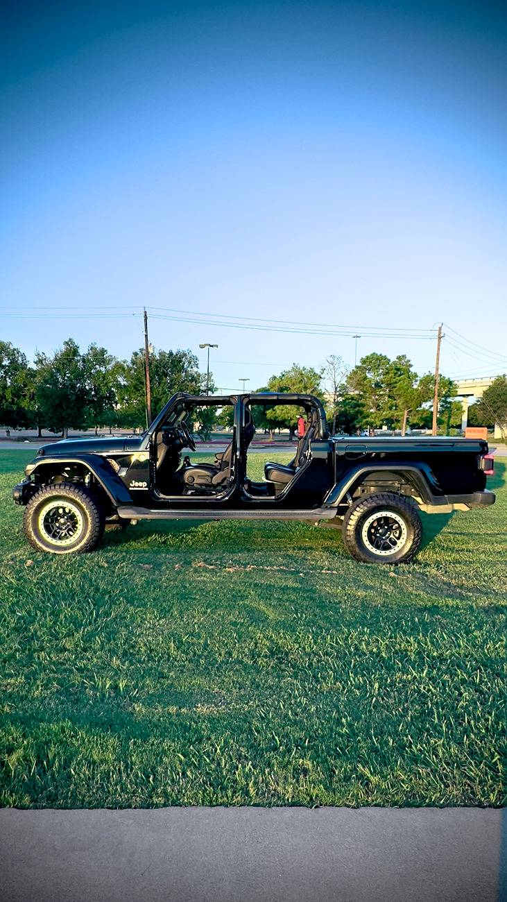 Jeep Gladiator BLACK Gladiator JT Club IMG_5444