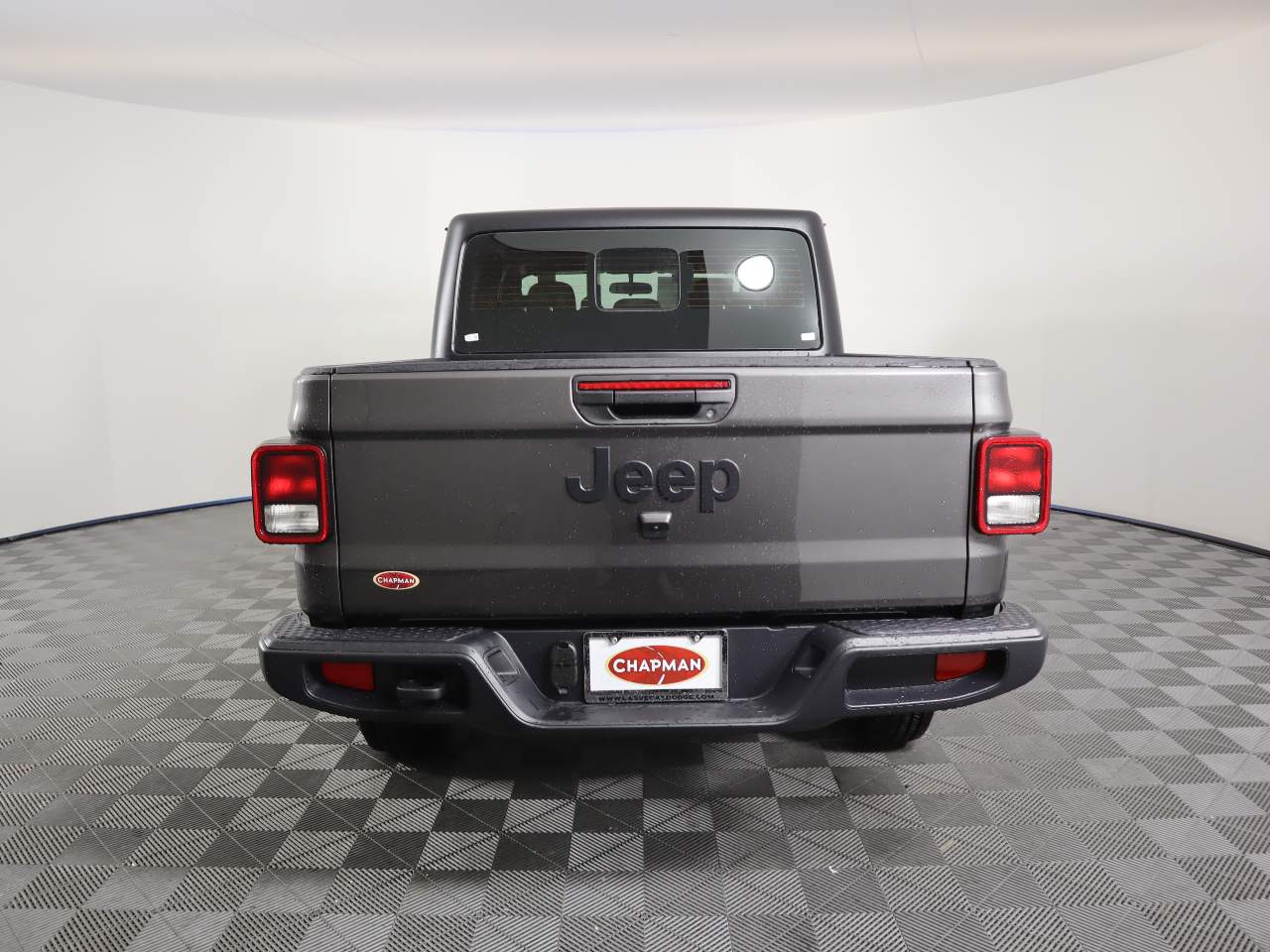 Jeep Gladiator Towing capacity -- aftermarket hitch vs. factory tow package? 1C6HJTAG9RL109685-1