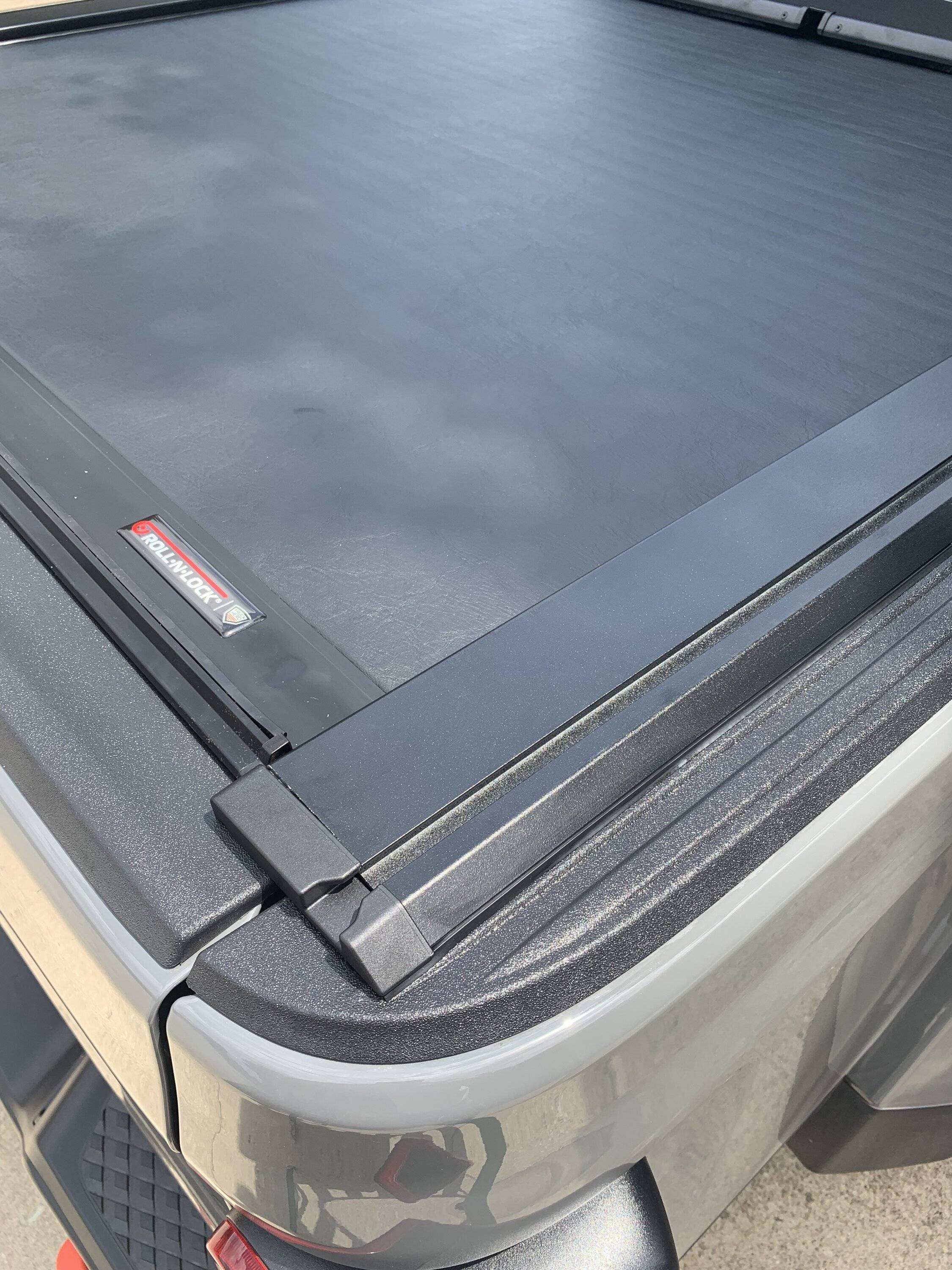 Jeep Gladiator Roll-N-Lock M-Series XT Retractable Tonneau Cover Roll-N-Lock2.JPG