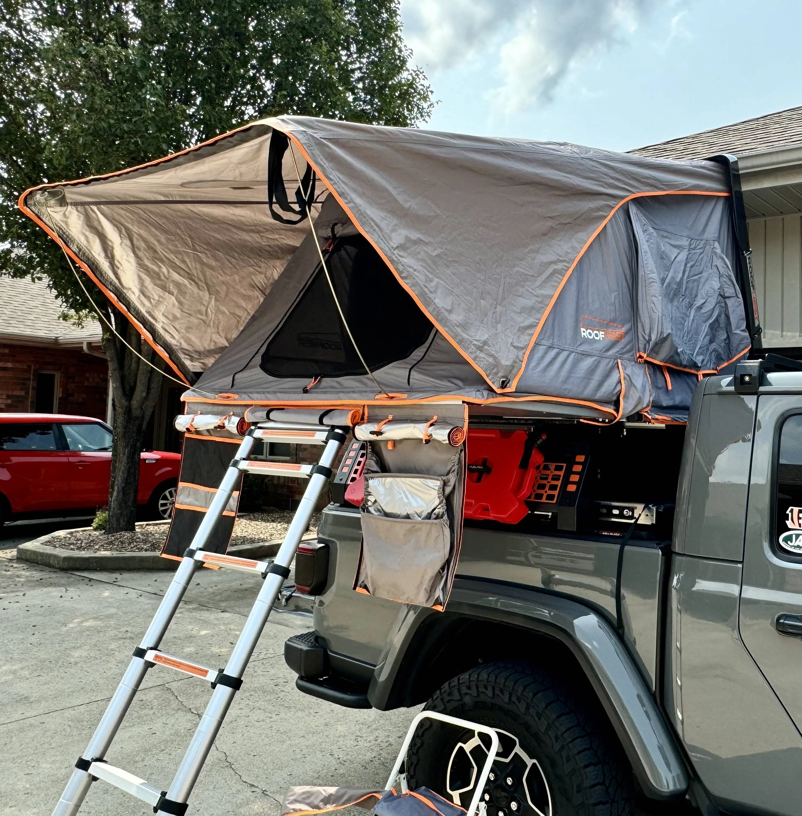 Jeep Gladiator RoofNest Condor Hard-shell Roof Top Tent with Annex RoofNest3