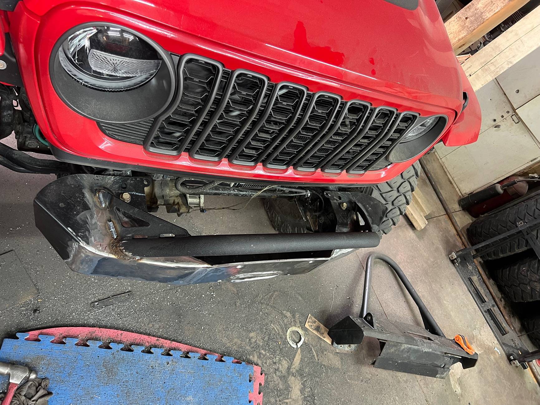 Jeep Gladiator ‘24 Grille and 8274 bumper IMG_6340