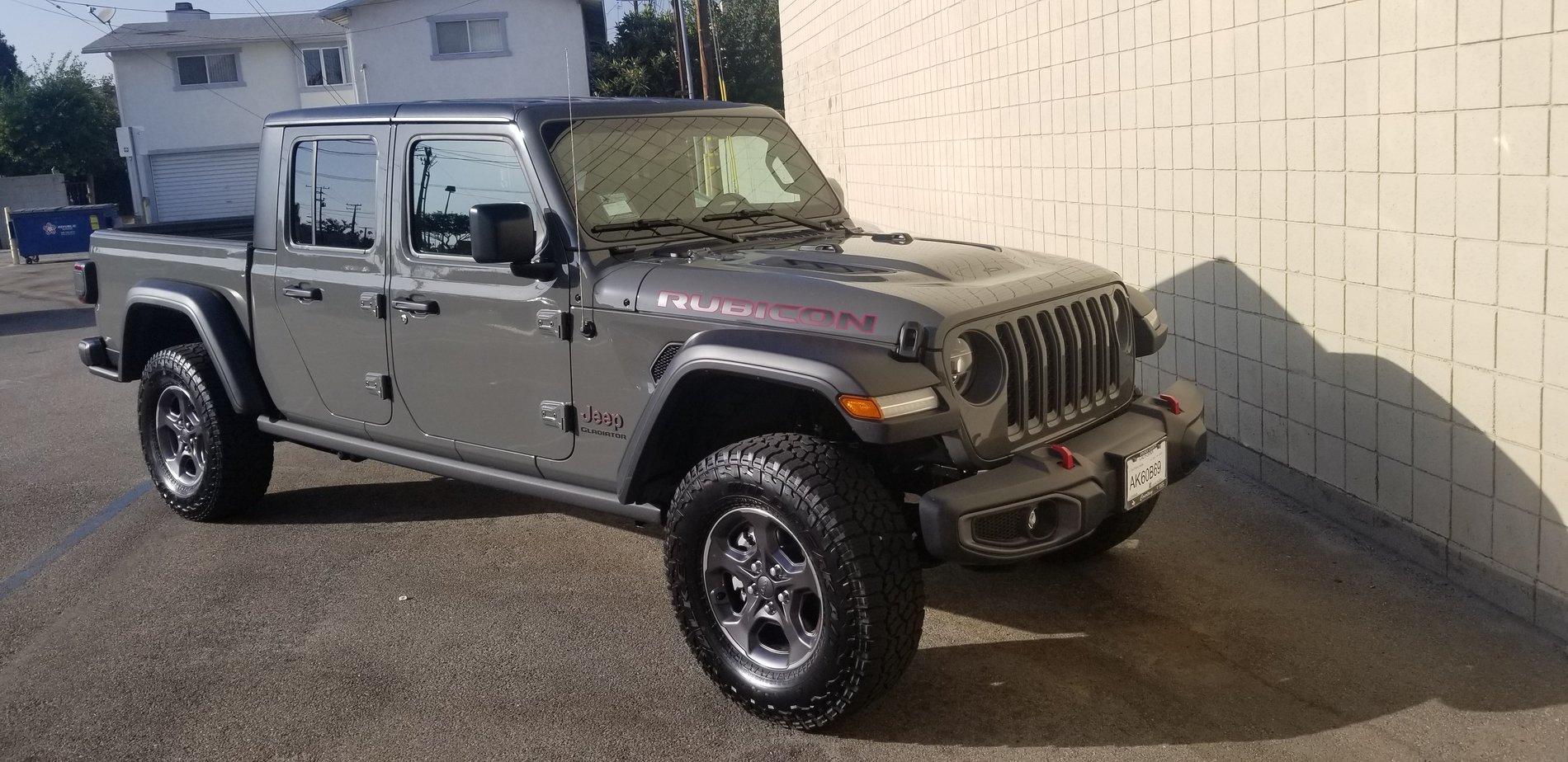 Jeep Gladiator Sting grey owners (future) check in 20191017_161752