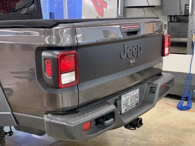 Jeep Gladiator Vinyl wrap accents 379EDBFE-BAC1-44EC-8903-77DEC5FD6D72