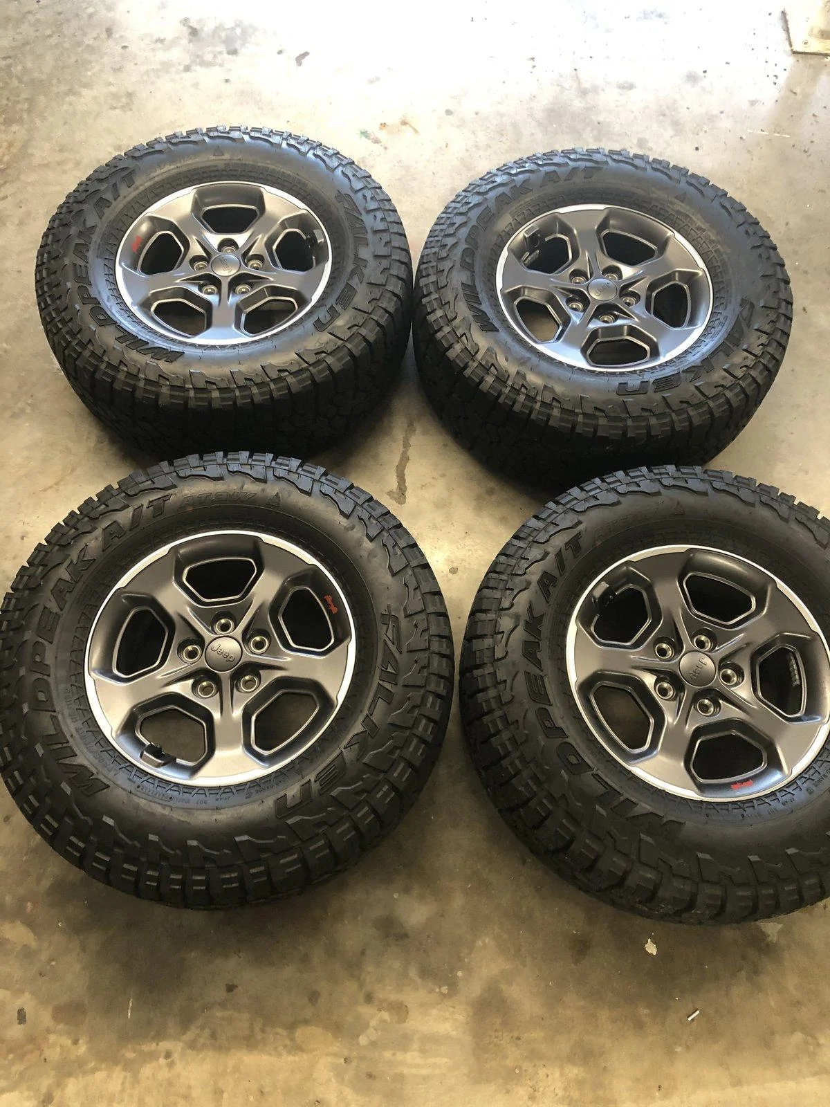 Jeep Gladiator FS: 4 Rubicon wheels & Falken 285/70r17 A/T with TPMS F24BEF43-B5C7-41BA-87E9-B5515642DD70