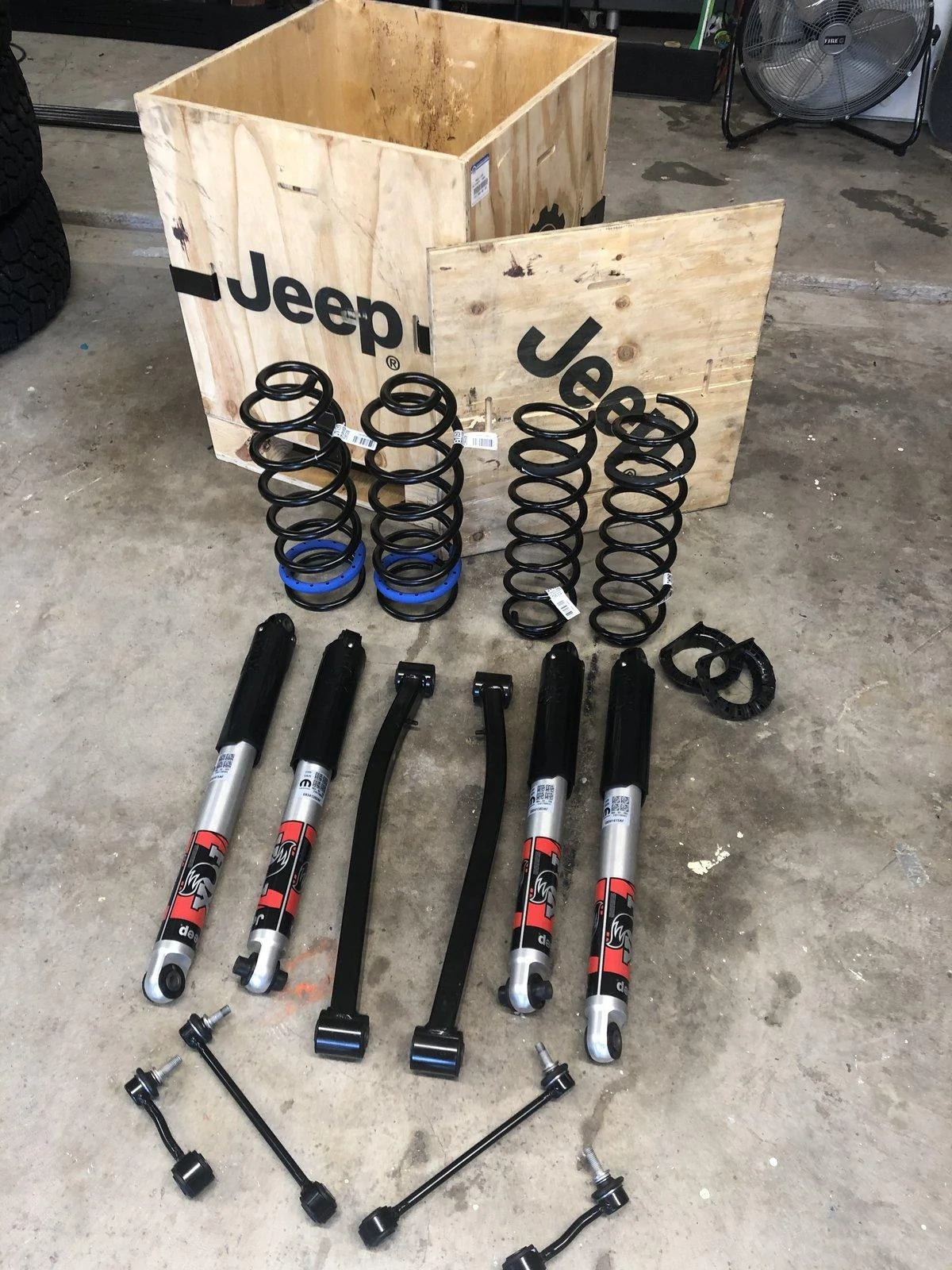 Jeep Gladiator FS: Rubicon stock suspension complete with Jeep Wood Crate. 5D029F3C-A009-4E06-B49F-6476B8D060AC