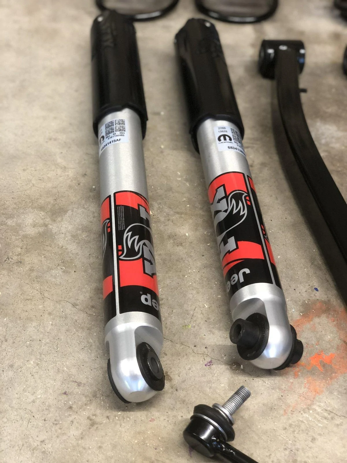 Jeep Gladiator FS: Rubicon stock suspension complete with Jeep Wood Crate. F044888E-C9C7-4BF8-ABB5-00E68D457C31