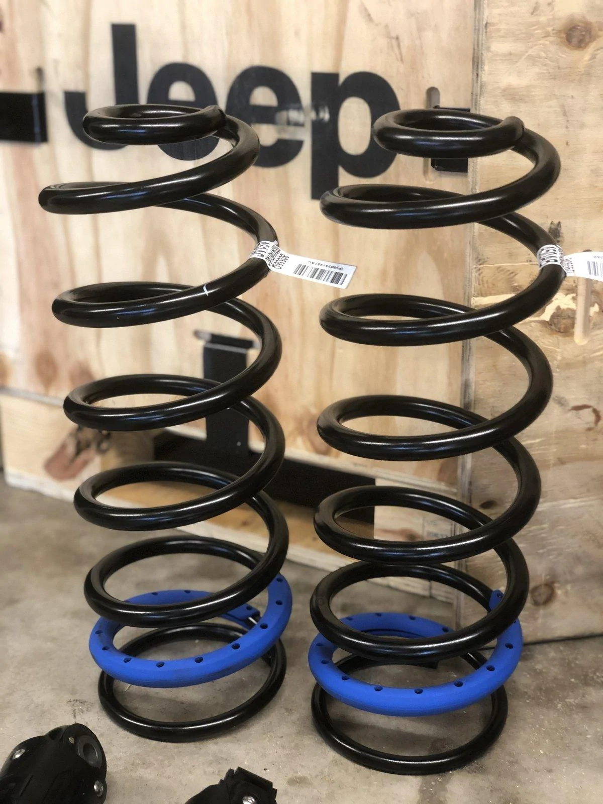 Jeep Gladiator FS: Rubicon stock suspension complete with Jeep Wood Crate. FD759FA0-286F-4FA4-A591-53D76BEE39DF