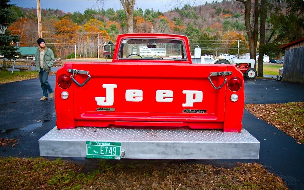 Jeep Gladiator J3000_64_3.jpg
