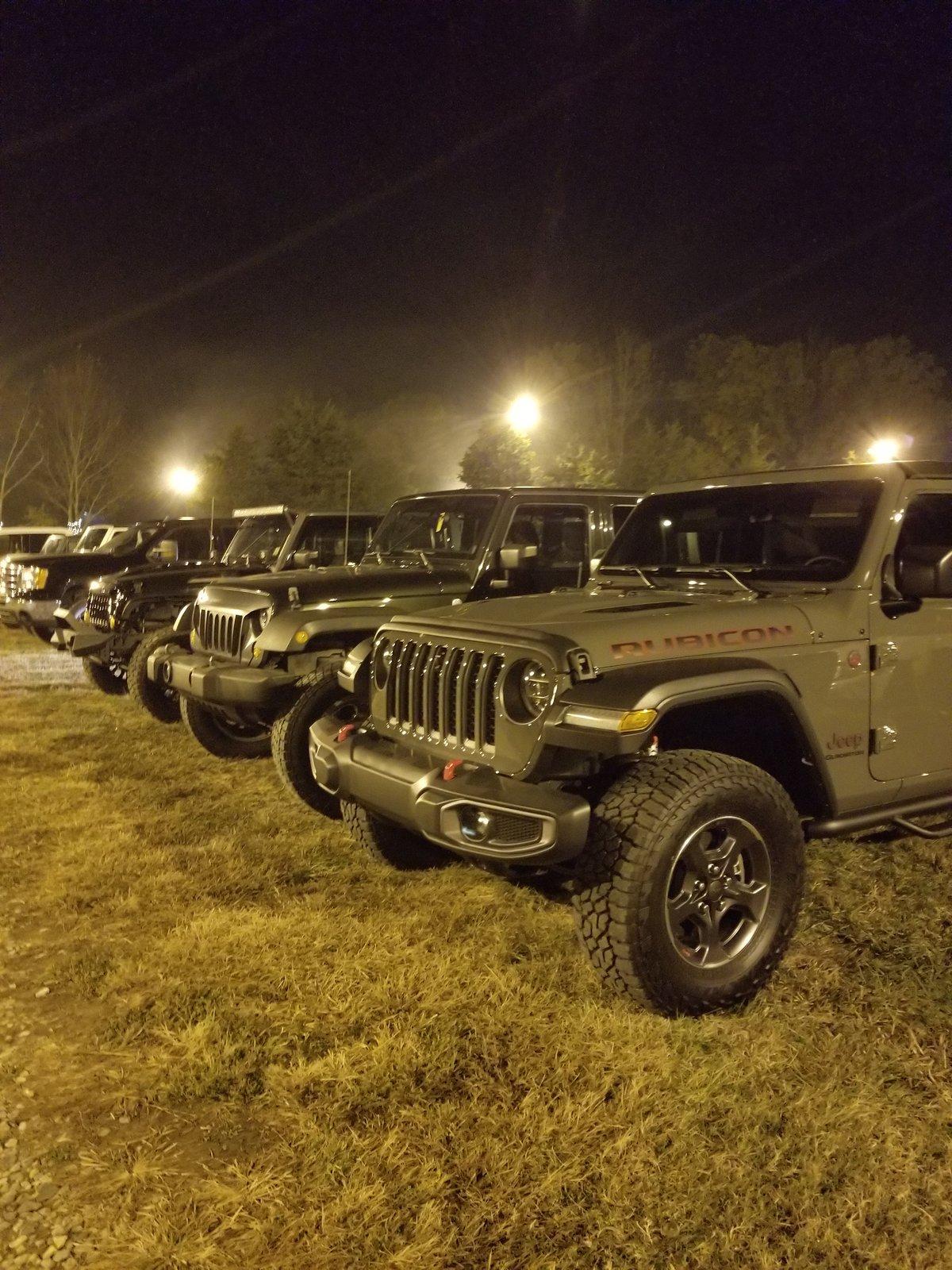 Jeep Gladiator Jeeps Parking Next To Jeeps 20191018_225324