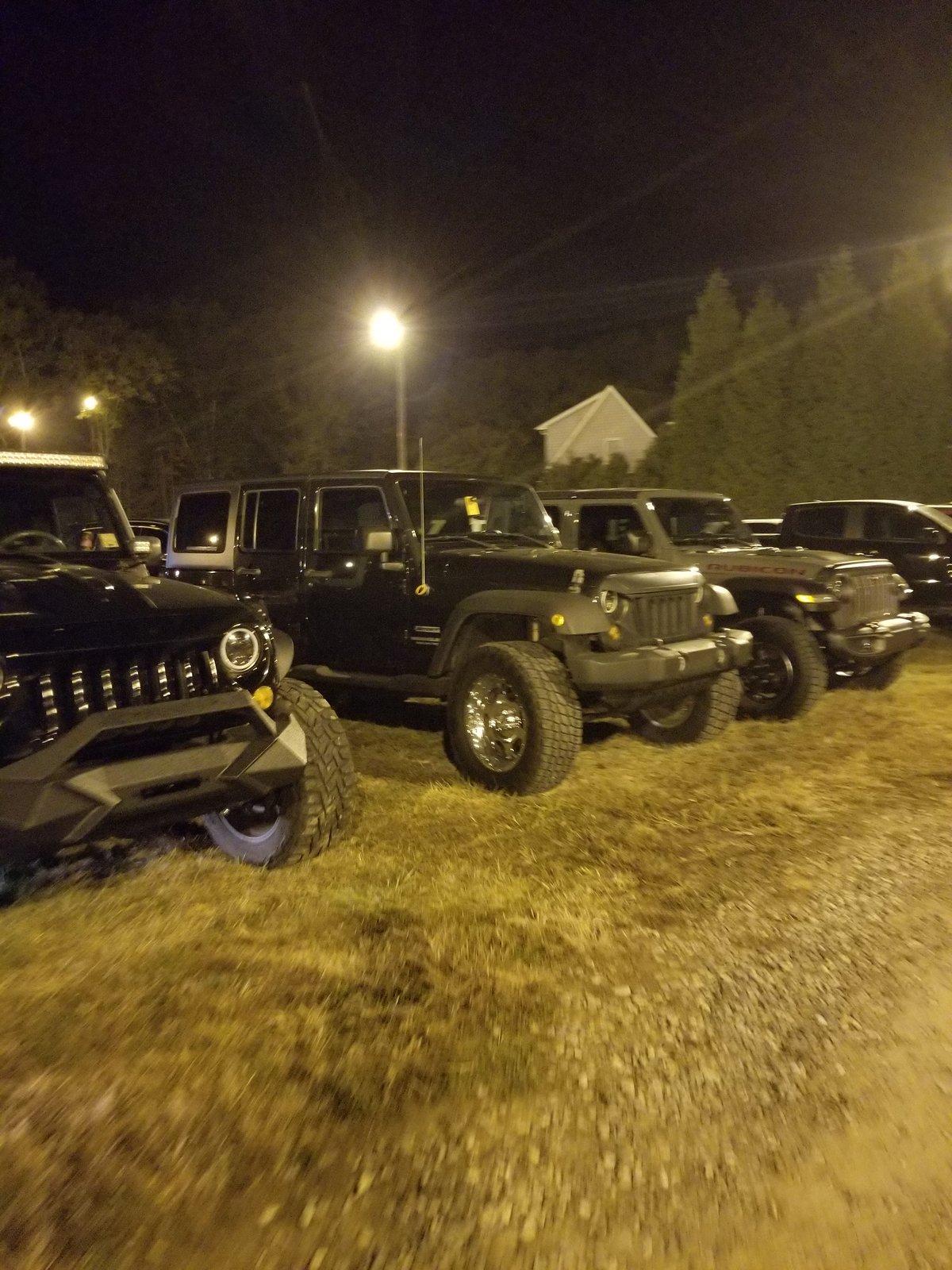Jeep Gladiator Jeeps Parking Next To Jeeps 20191018_225306