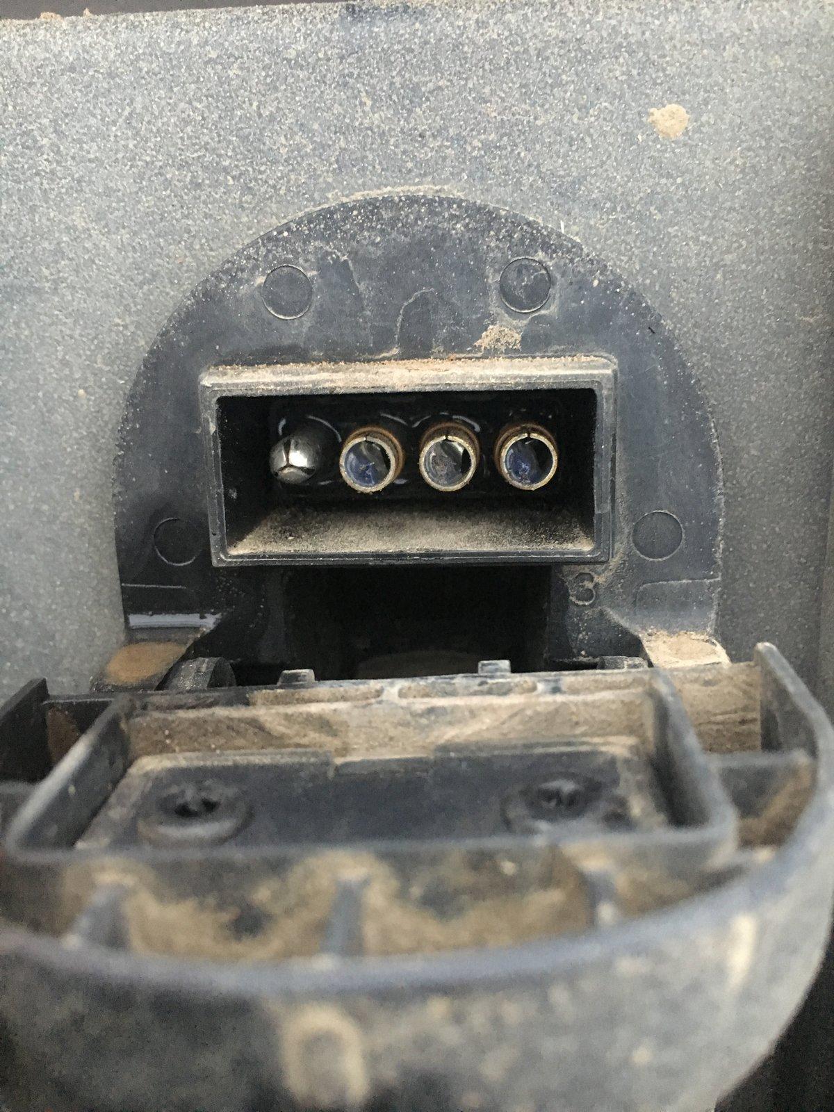 Jeep Gladiator 4 pin trailer plug problem C1F74EF1-0E01-4B75-B0CD-A7E5BF30345F