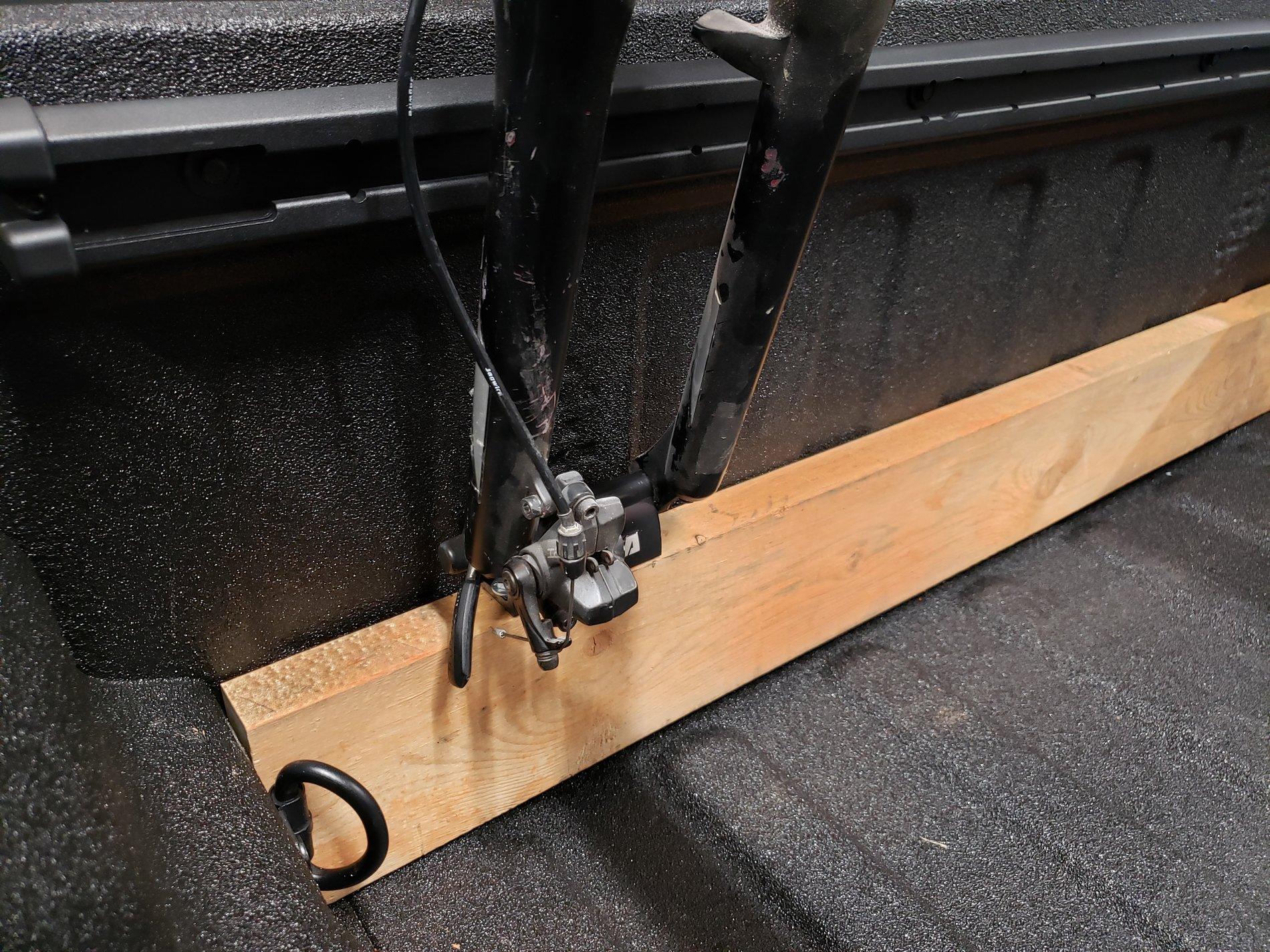 Jeep Gladiator Cheap bike rack 20191014_115826