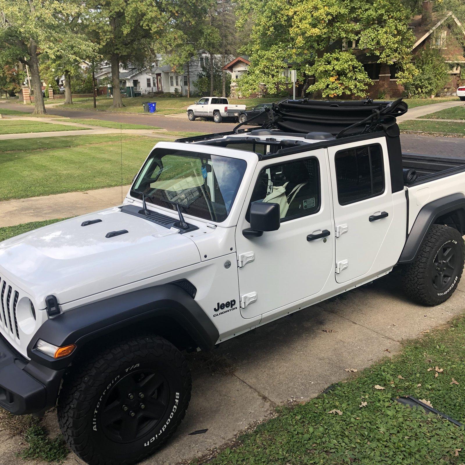 Jeep Gladiator BRIGHT WHITE Gladiator JT Club 324167B4-97E4-4747-A6D6-0CC20184082D