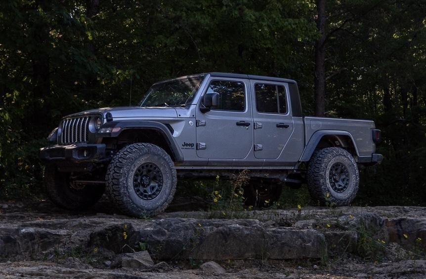 Jeep Gladiator Metalcloak lift 46AF6B9B-B698-45DC-B0A0-6556CF31F7A6