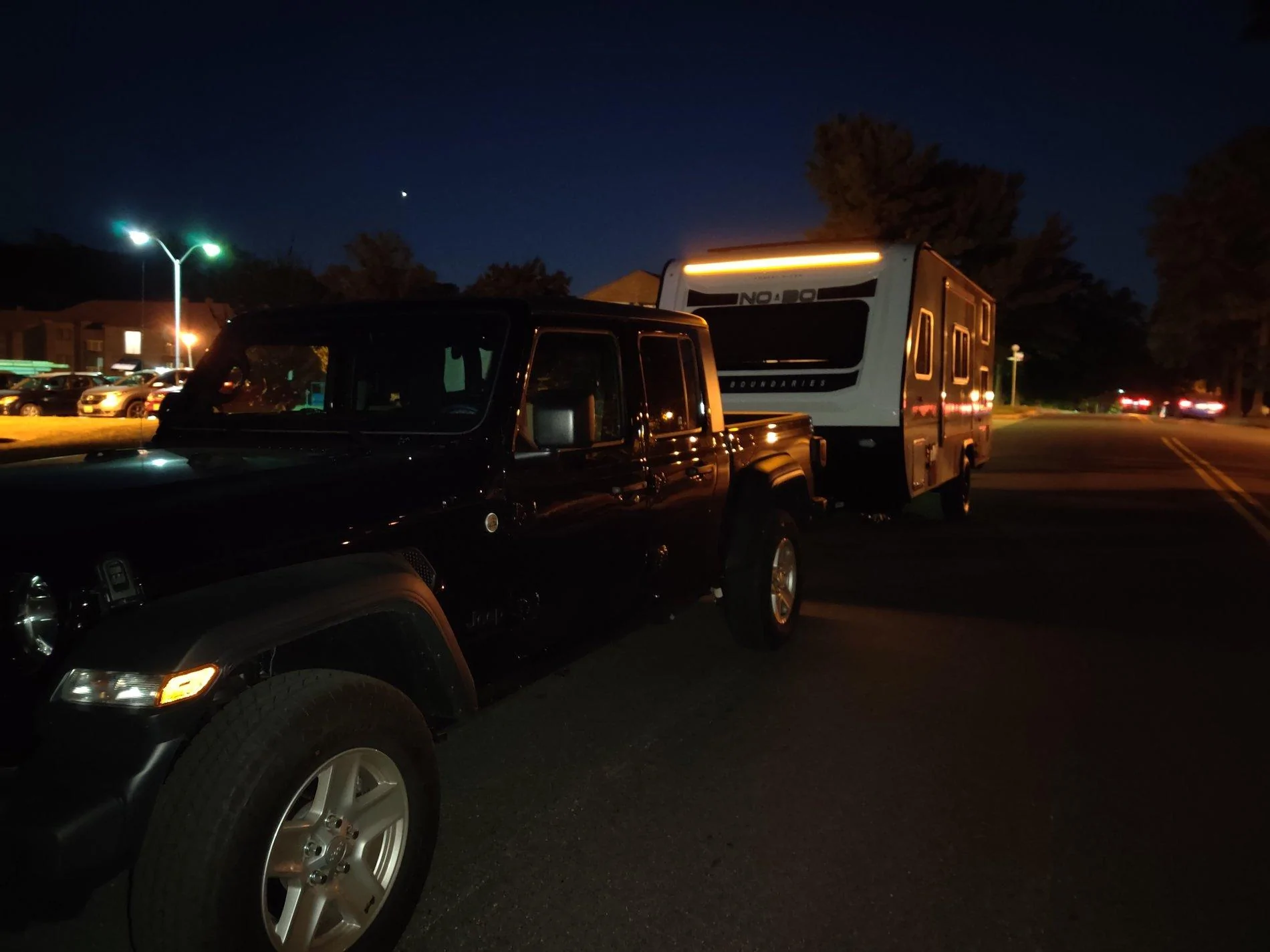 Jeep Gladiator 4runner or JT towing the Nobo 2019-10-19