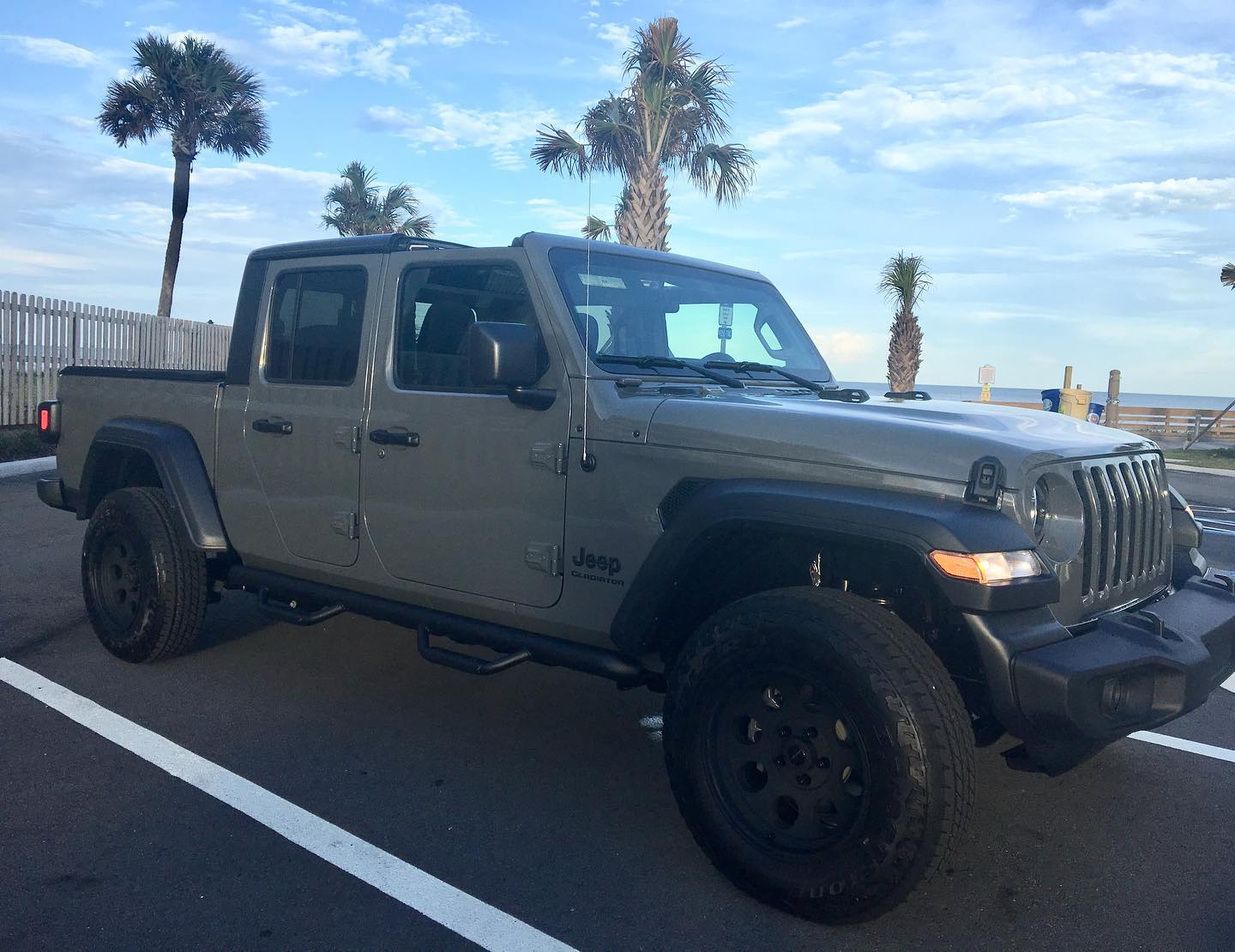 Jeep Gladiator STING GRAY Gladiator JT Club 73460586_10219618103106377_1947162078347264000_o