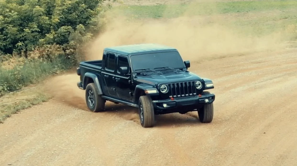 Jeep Gladiator iDRIVE 4x4 Burnout & Install/Review JEEPKHANA DD842064-3812-4F72-BDAB-EBD80D43BAF6