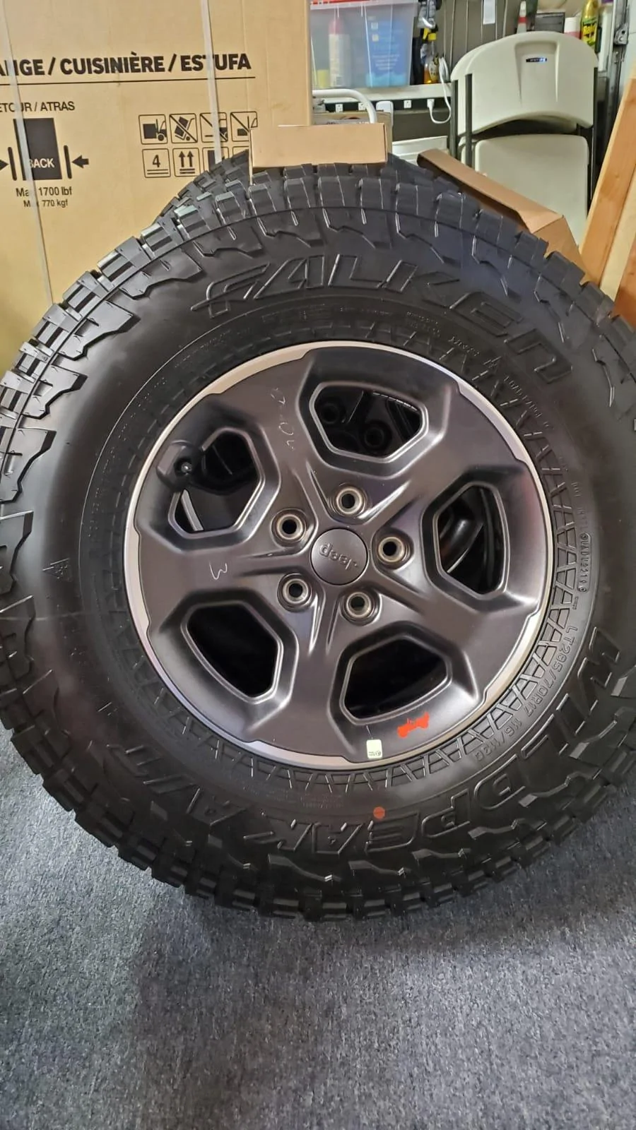 Jeep Gladiator 2020 Jeep Gladiator Rubicon OEM Wheels and Tires w/TPMS, set of 4 5YalidM