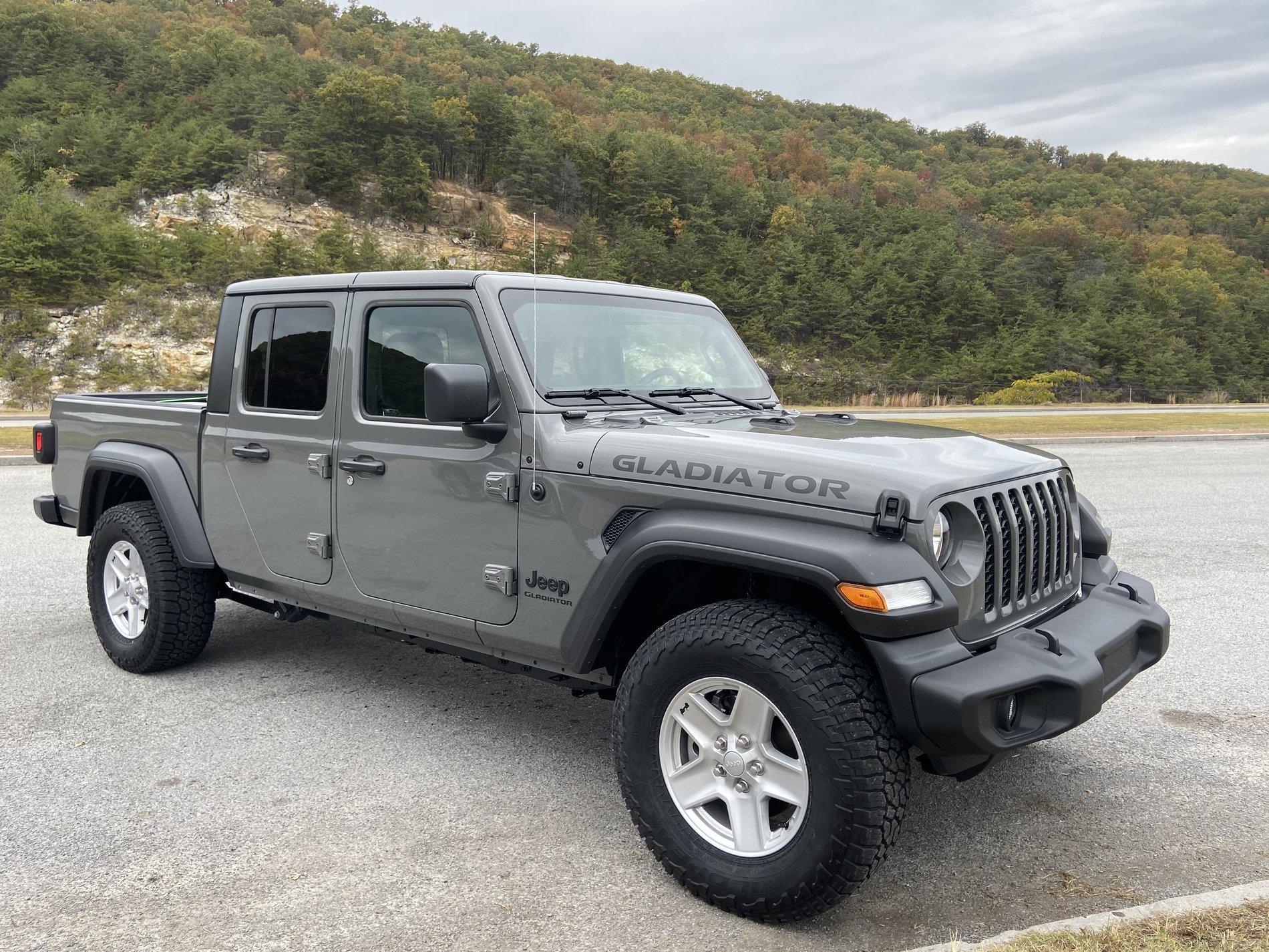 Jeep Gladiator bigger tires on unlifted Sport S AC7920CF-3BF6-43DA-B595-3D4B83785966