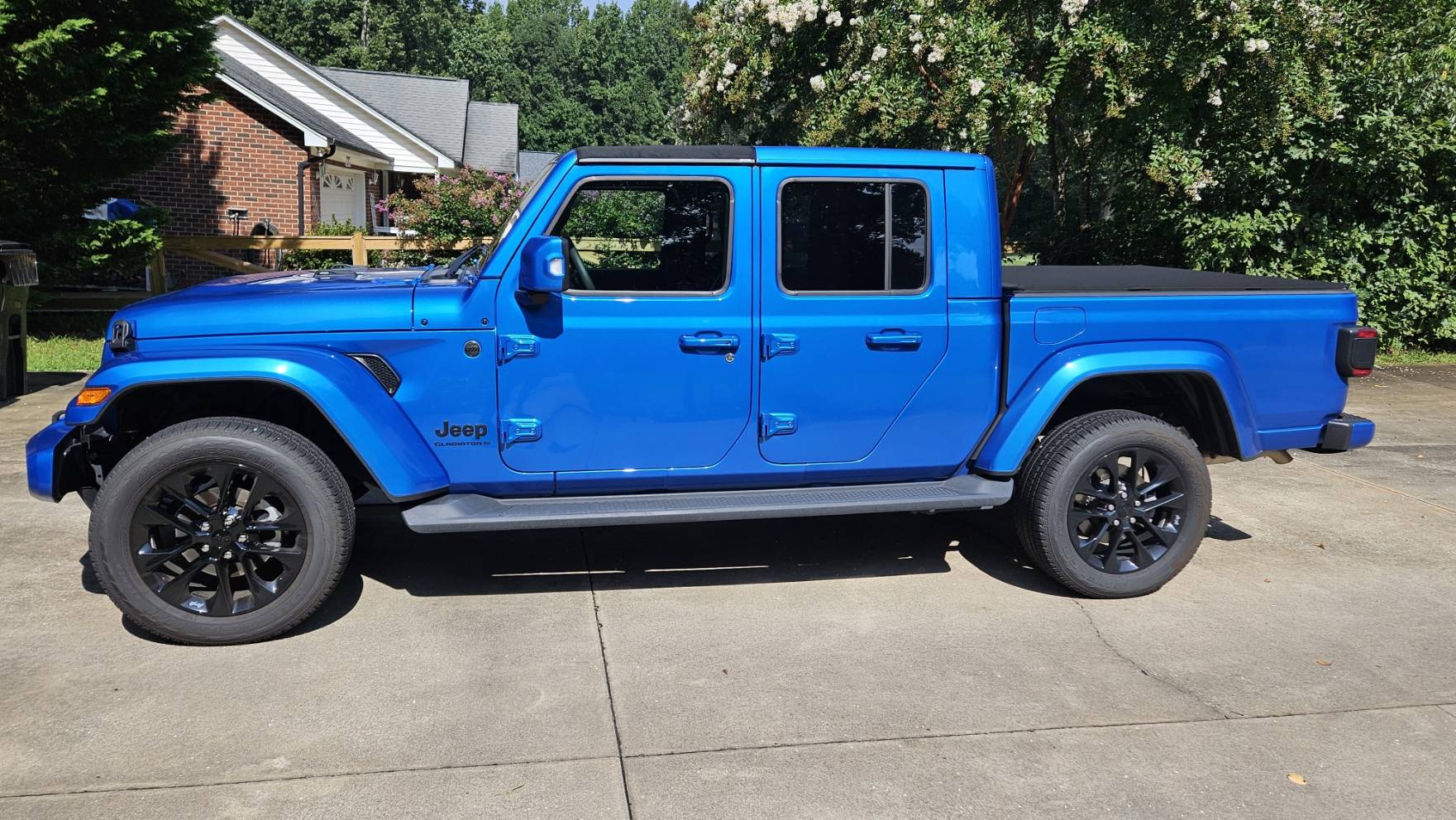 Jeep Gladiator High Altitude with Rock Rails 1-Original_steps